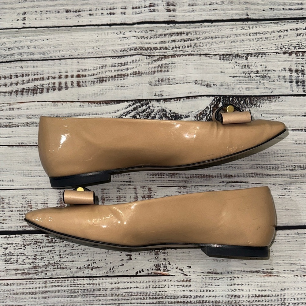 Stuart Weitzman The Belle Nude Patten Leather Bow Ballet Flats Sz. 7.5 - Picture 10 of 13